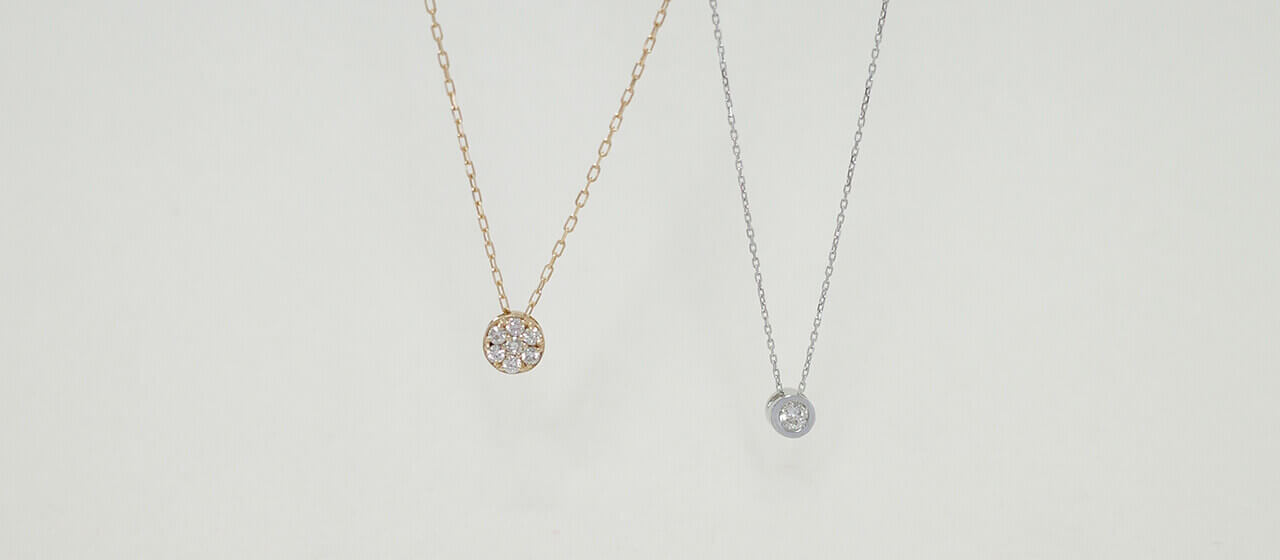 ネックレス重ね付けの画像