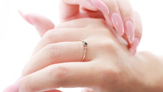 ロンドンブルートパーズのリング着用画像