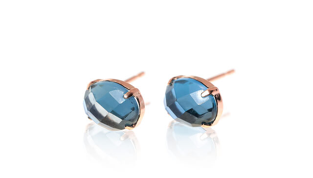 ロンドンブルートパーズのピアス