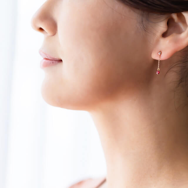 オレンジサファイアのピアス着用画像