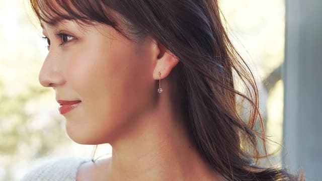 モルガナイトのピアス着用画像