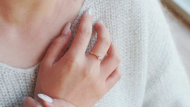 モルガナイトのリング着用画像