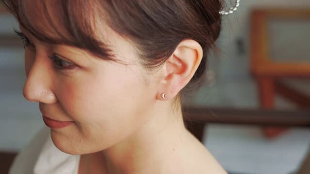 モルガナイトのピアス着用画像