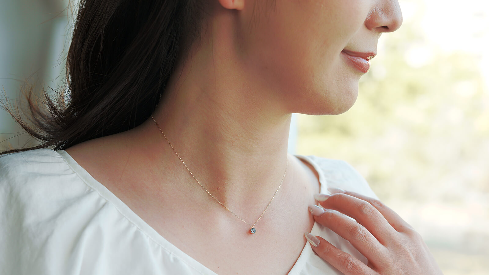 サンタマリアアクアマリンのネックレス着用画像