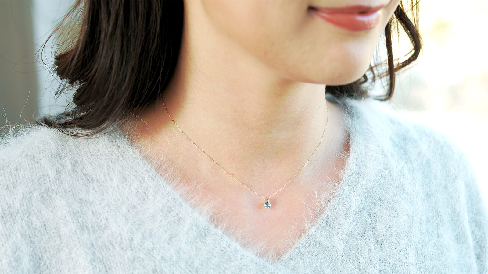 サンタマリアアクアマリンのネックレス着用画像