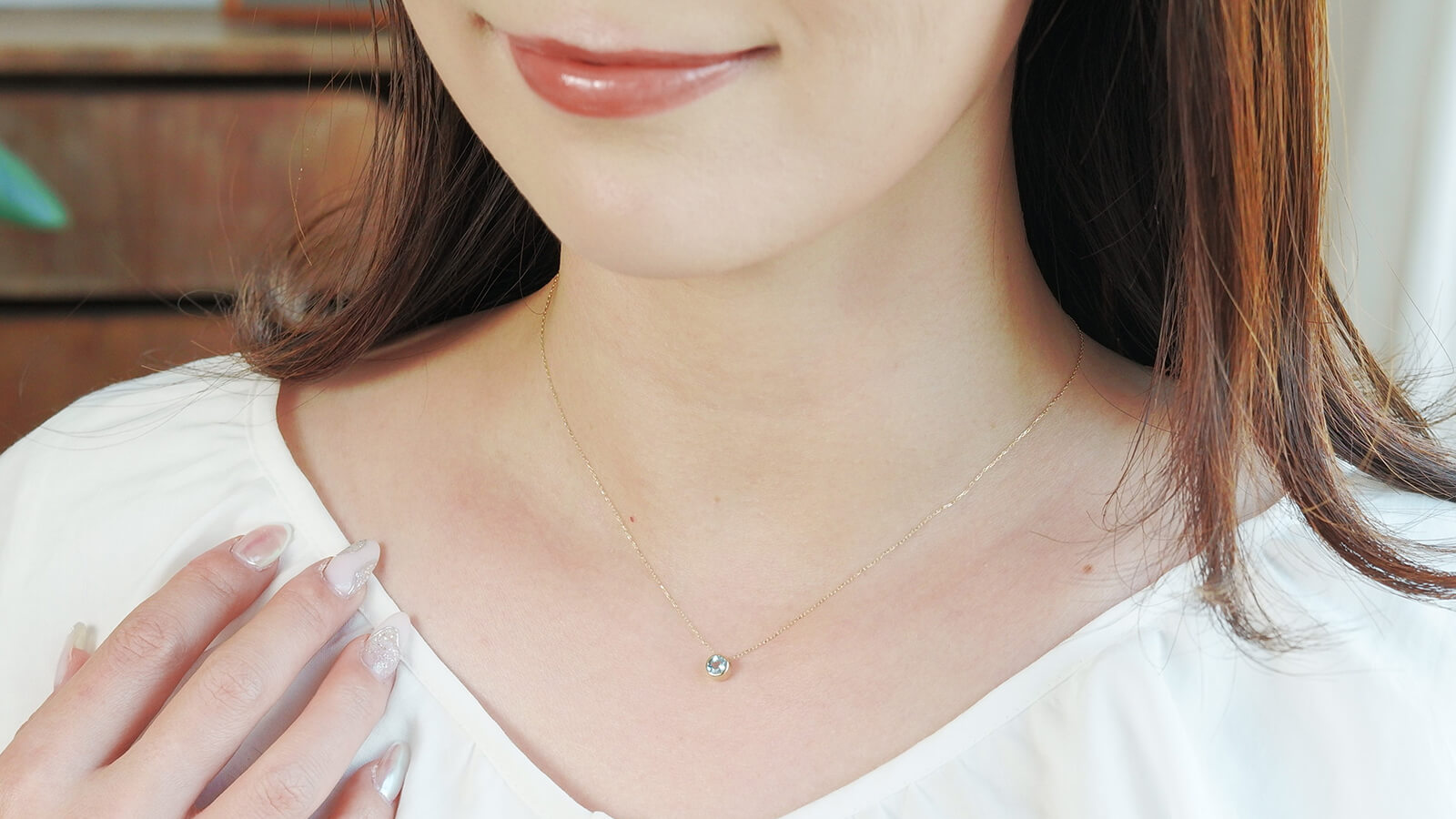 サンタマリアアクアマリンのネックレス着用画像
