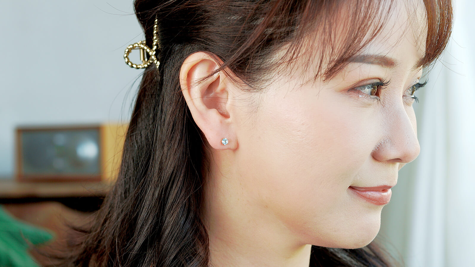 サンタマリアアクアマリンのピアス着用画像