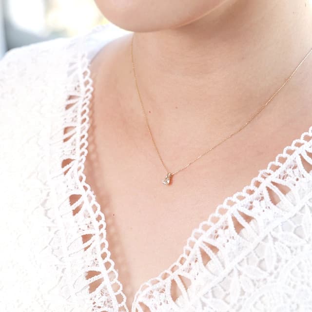 ゴールデンルチルクォーツのネックレス着用画像