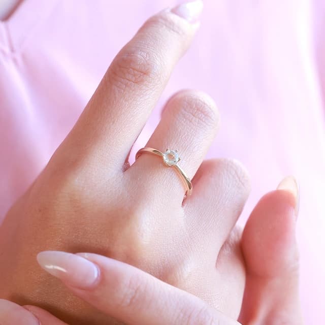 ハイヤライトオパールのリング着用画像