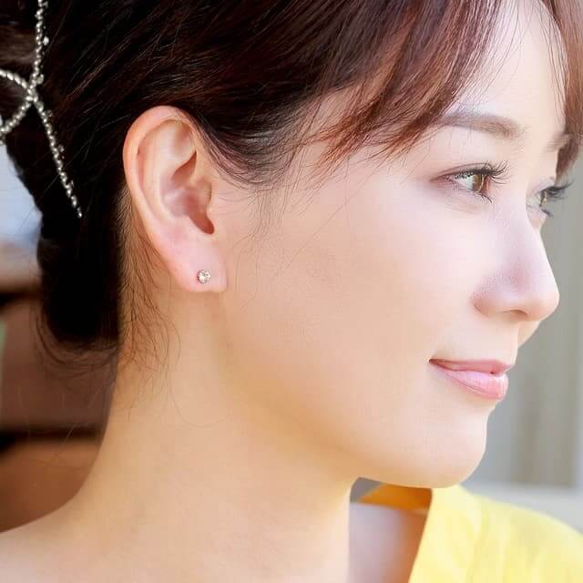 ハイヤライトオパールのピアス着用画像