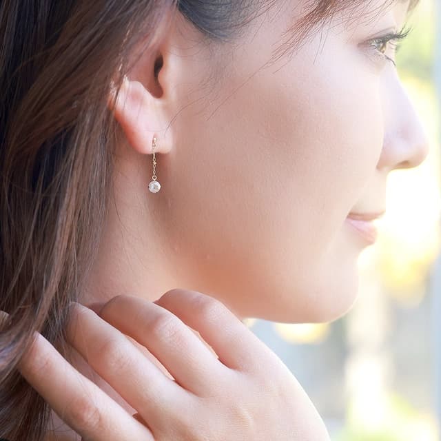 ハイヤライトオパールのピアス着用画像